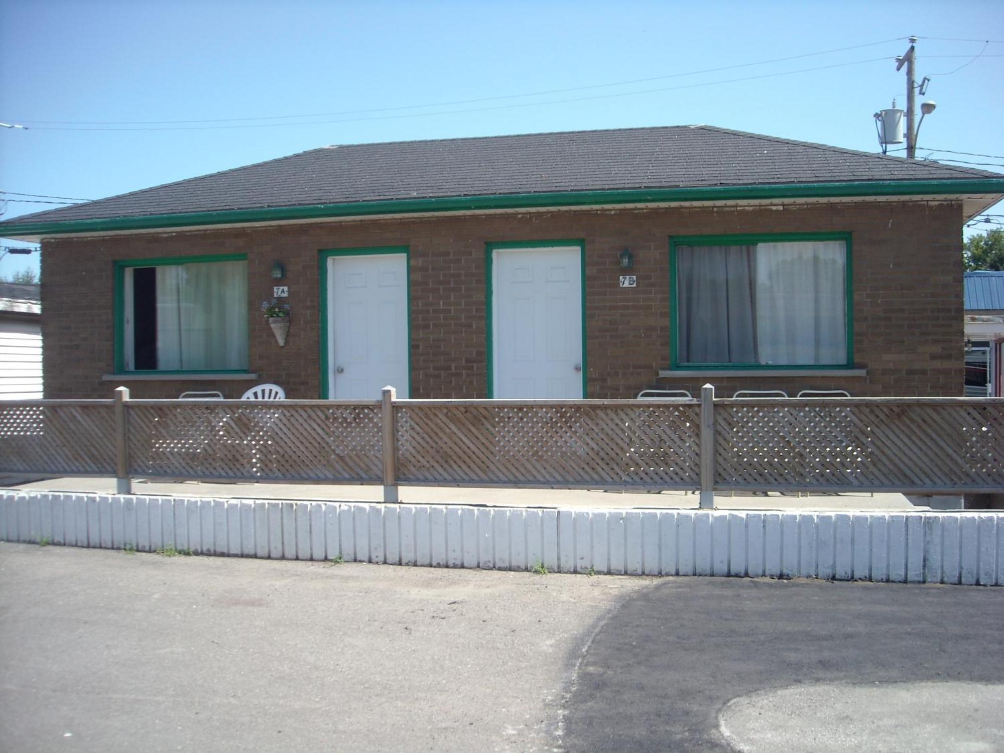 Notre-Dame-de-l'Ile-Perrot Motel Montreal מראה חיצוני תמונה