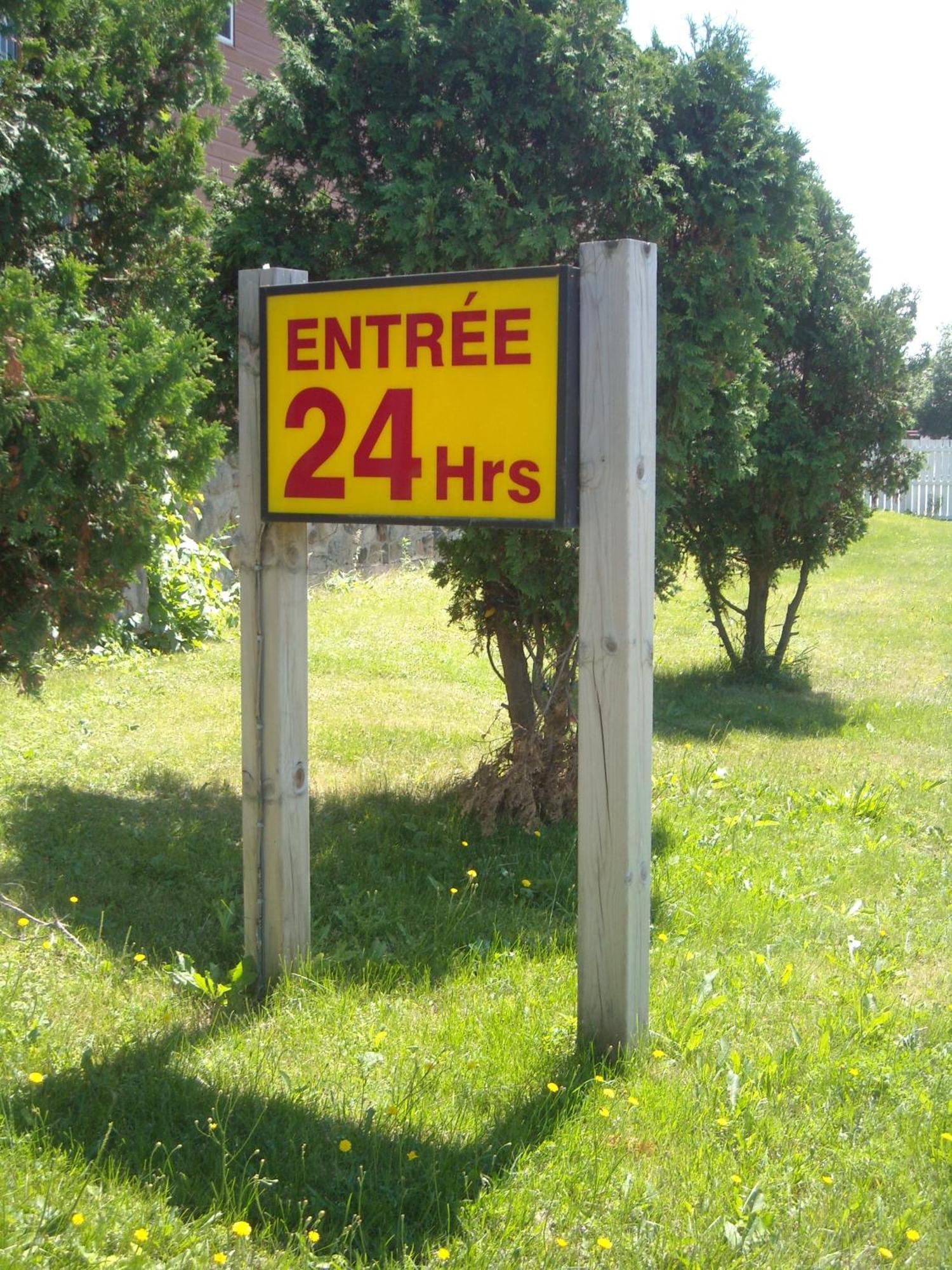 Notre-Dame-de-l'Ile-Perrot Motel Montreal מראה חיצוני תמונה