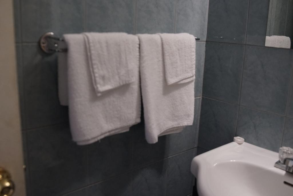 Notre-Dame-de-l'Ile-Perrot Motel Montreal מראה חיצוני תמונה