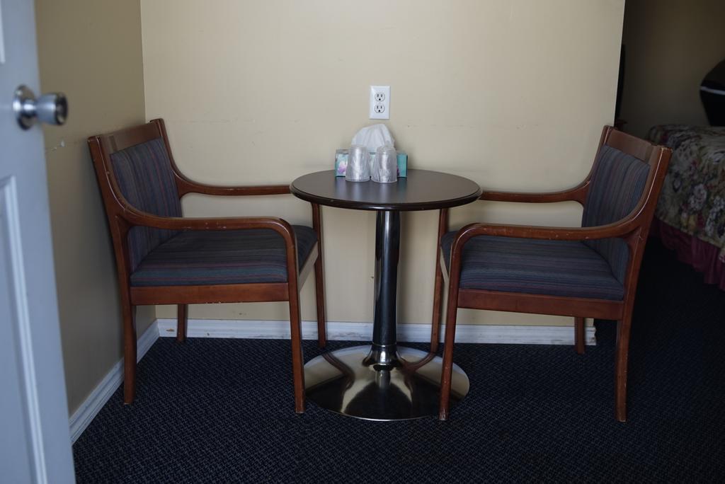 Notre-Dame-de-l'Ile-Perrot Motel Montreal מראה חיצוני תמונה
