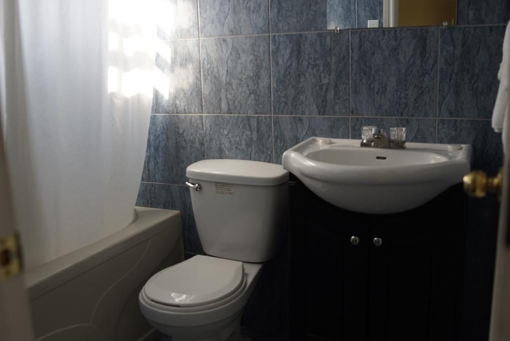Notre-Dame-de-l'Ile-Perrot Motel Montreal מראה חיצוני תמונה