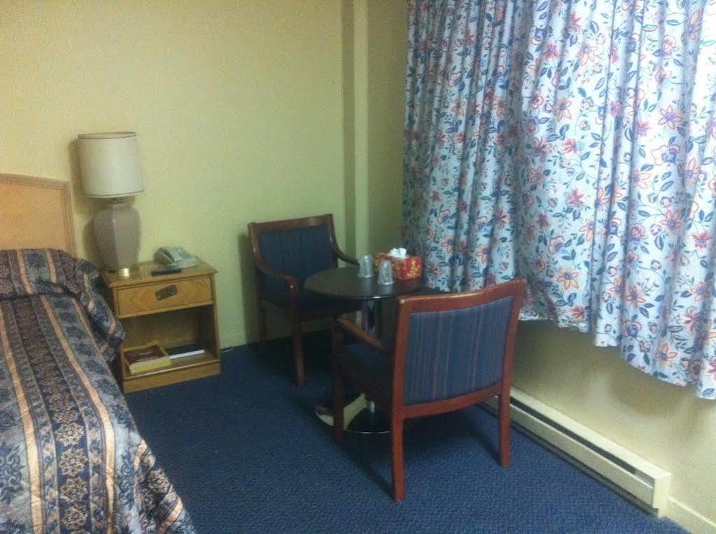 Notre-Dame-de-l'Ile-Perrot Motel Montreal מראה חיצוני תמונה