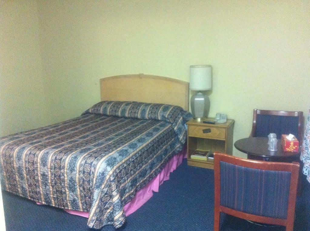 Notre-Dame-de-l'Ile-Perrot Motel Montreal מראה חיצוני תמונה